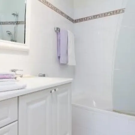 Velasquez One Bed Apartment *